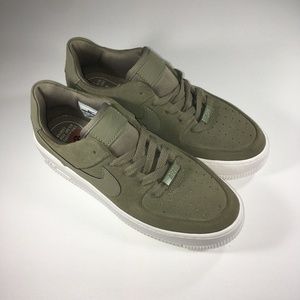 Women's Nike Air Force 1 Olive Sz 8 US  AR5339-200